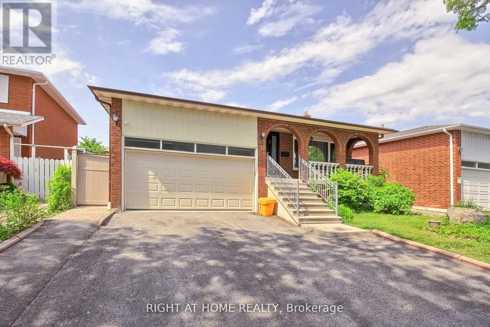 Property Photo: 37 Cherry Hills Road #02 ON L4K 1M2