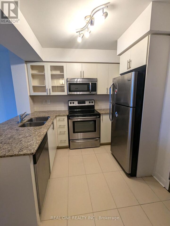 Property Photo: 75 Norman Bethune Avenue 621 ON L4B 0B6