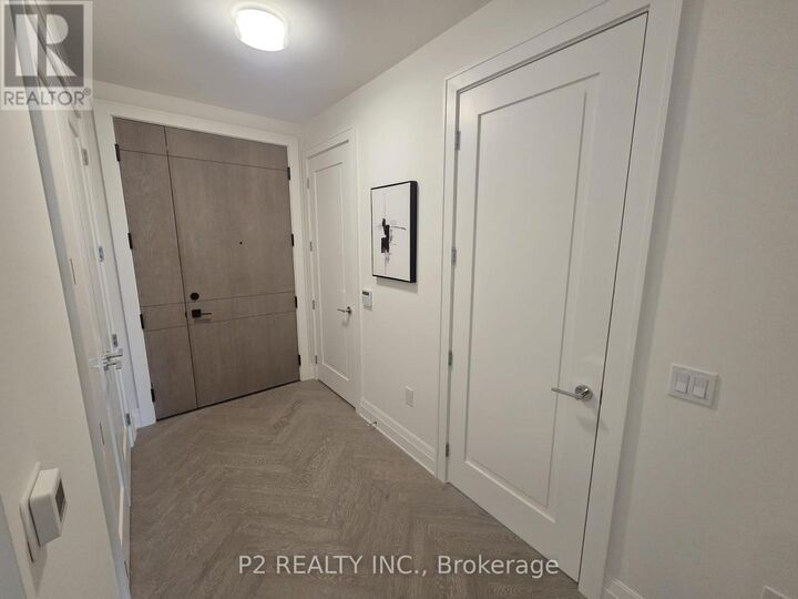 Property Photo: 2 Forest Hill Road 411 ON M4V 2L3