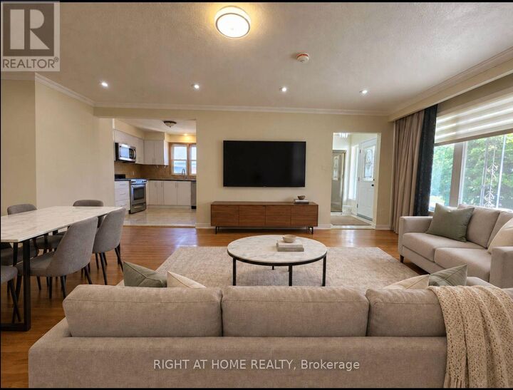 Property Photo:  26 Wedgewood Drive  ON M2M 2H3 