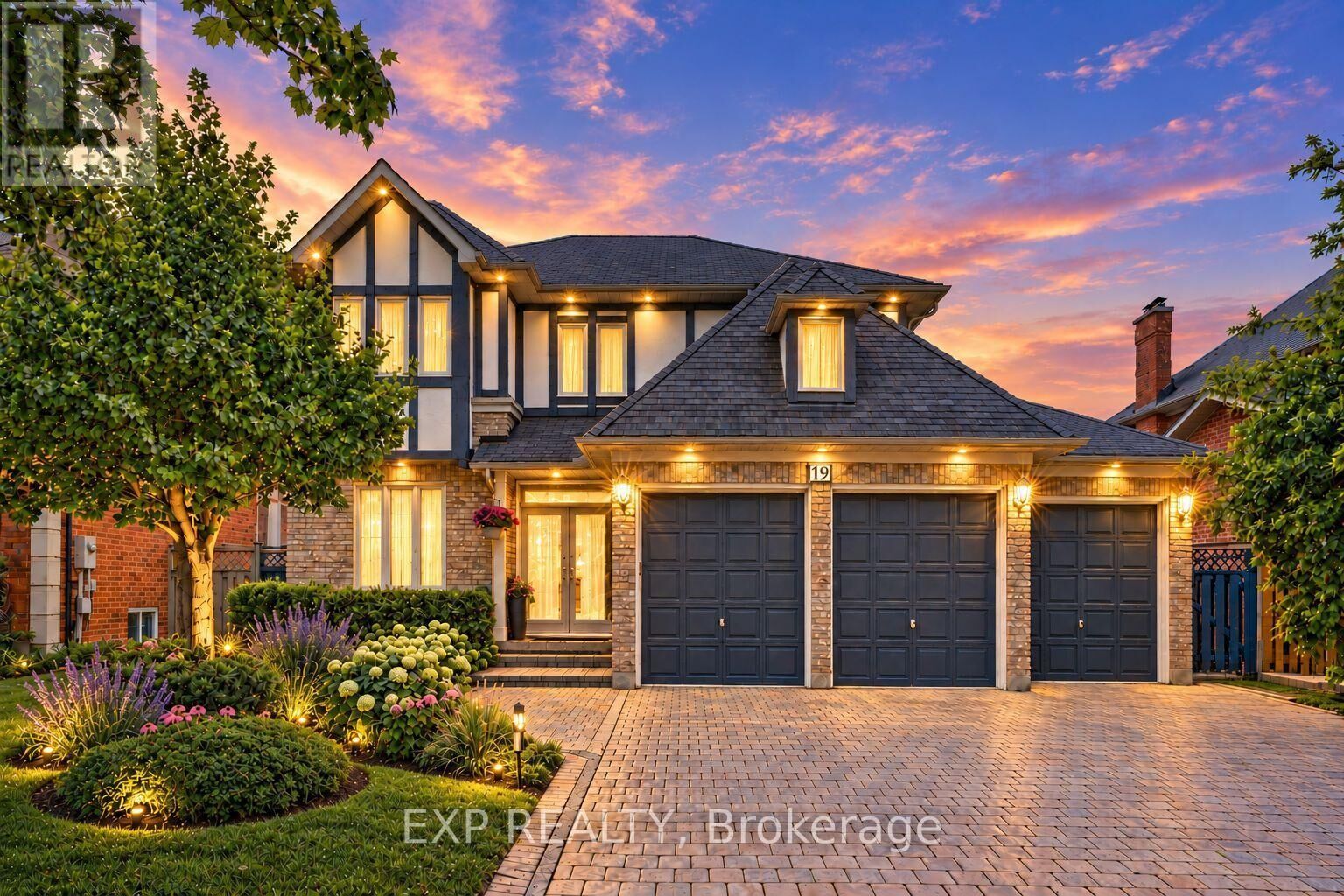 Property Photo:  19 Springbrook Drive  ON L4B 3R9 