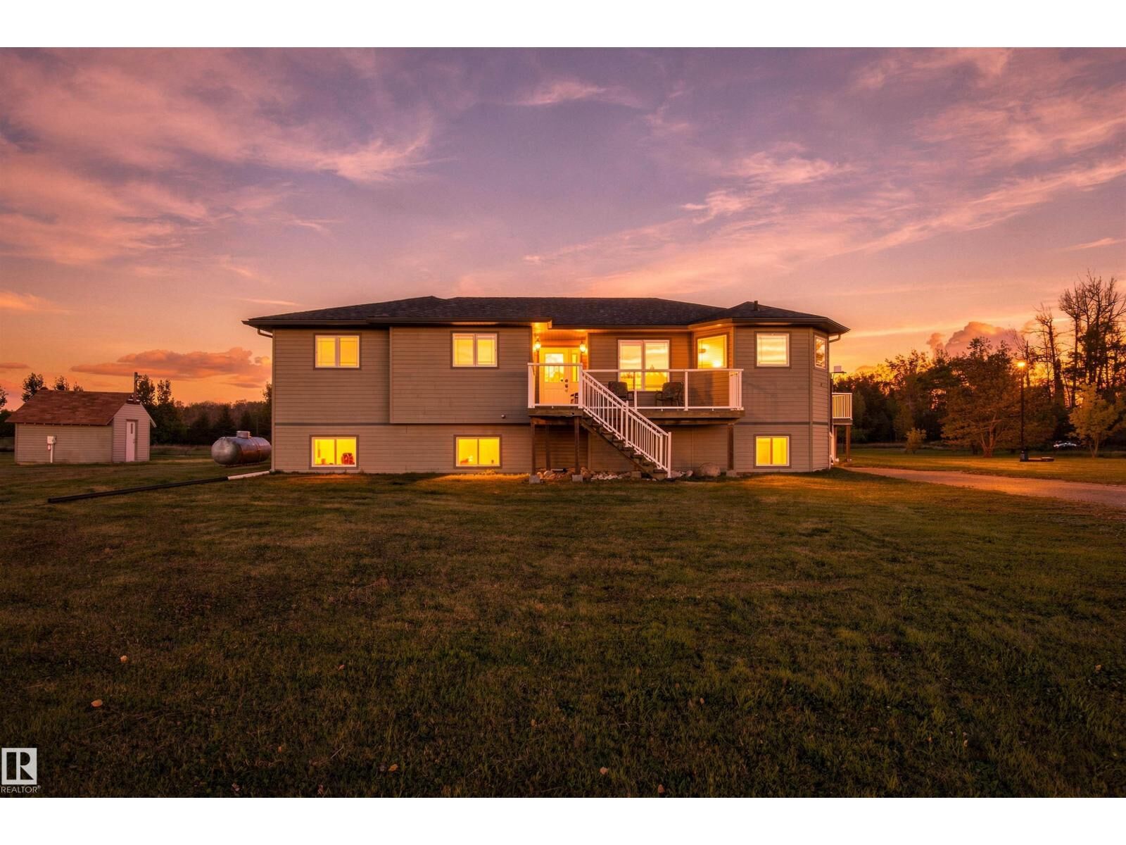 Property Photo:  654043 Rge Road 222  AB T9S 2B4 