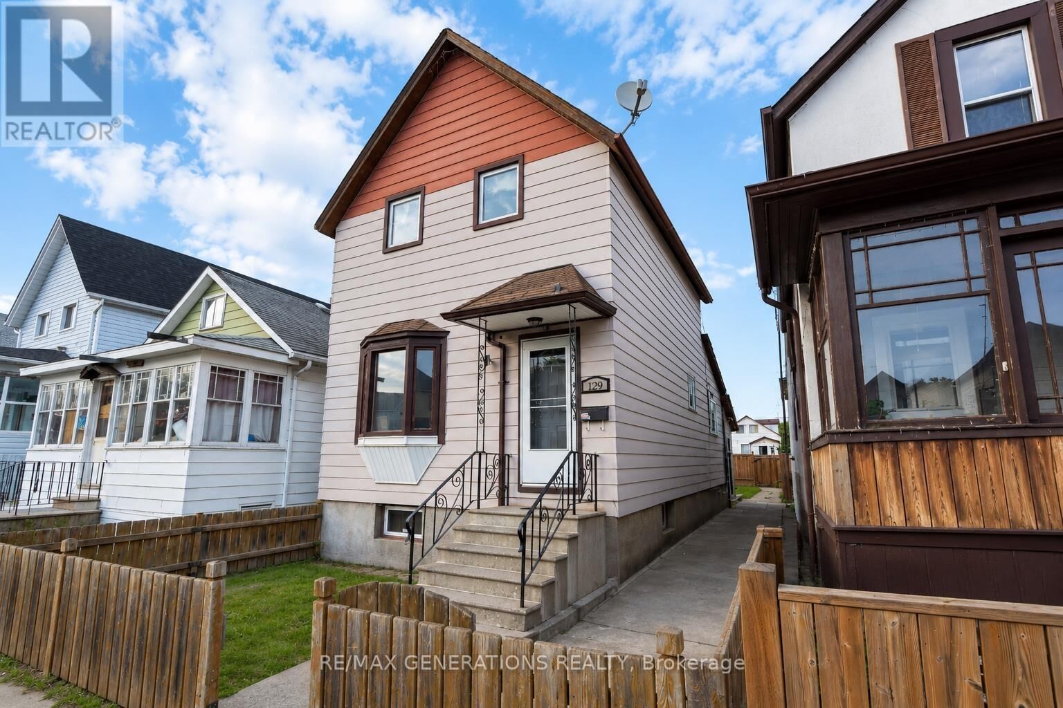 Property Photo:  129 Heron Street  ON P7C 2M2 