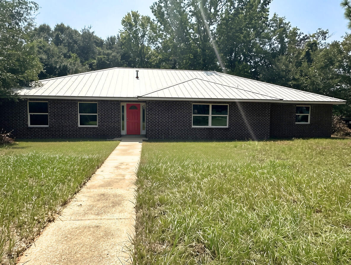 Property Photo:  18 Hickory Avenue  FL 32579 