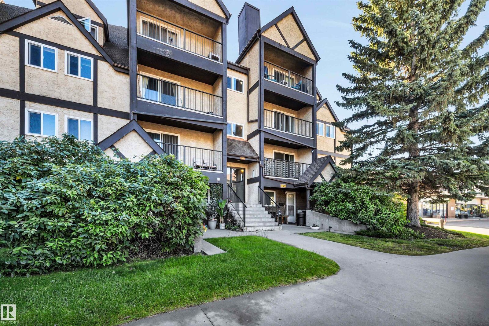 Property Photo:  7024 Tudor Glen  AB T8N 3V4 