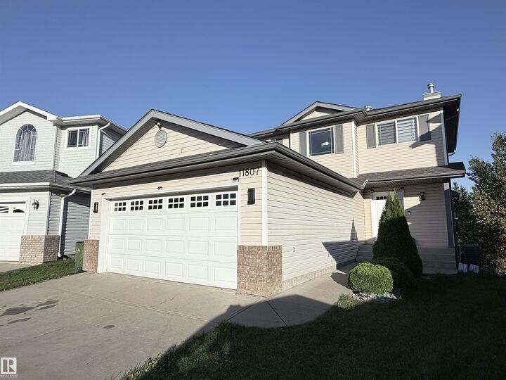Property Photo:  11807 171 Avenue NW  AB T5X 6H8 