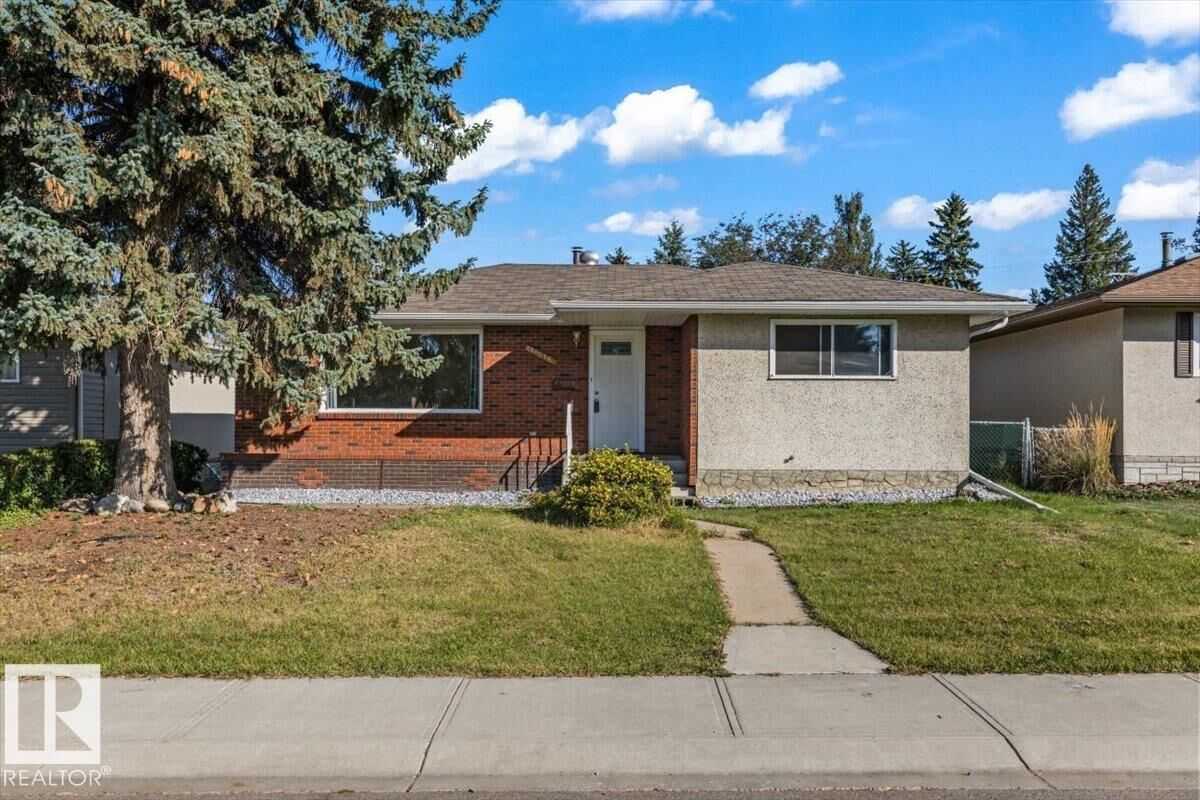 Property Photo:  11516 44 Avenue NW  AB T6J 0Z5 