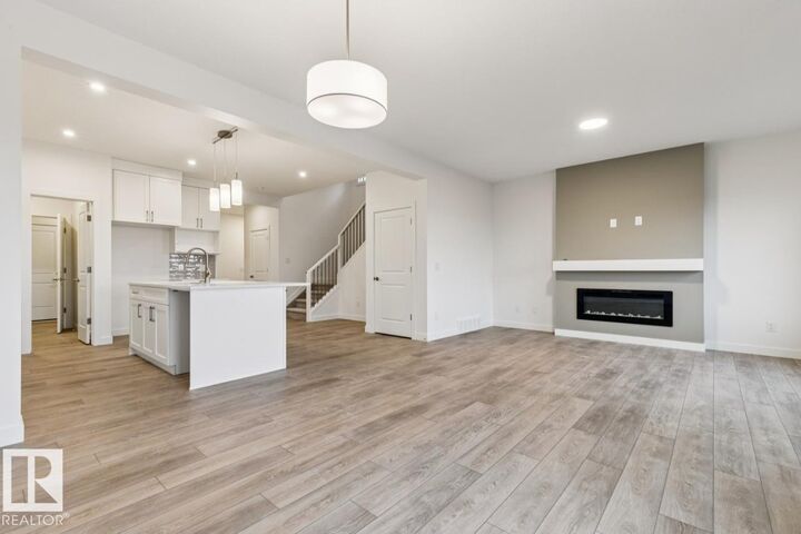 Property Photo:  91 Rosa Crescent  AB T8N 5T2 