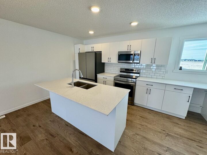 Property Photo:  485 Desrochers Boulevard SW  AB T6W 5L4 