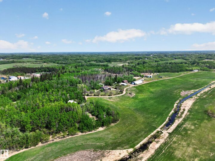 Property Photo: 52073 Hwy 21 AB T8B 1J4
