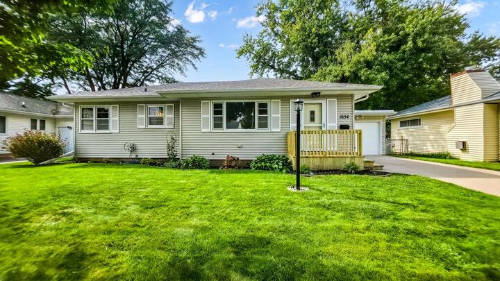 Property Photo: 1654 N 25th St IA 50501