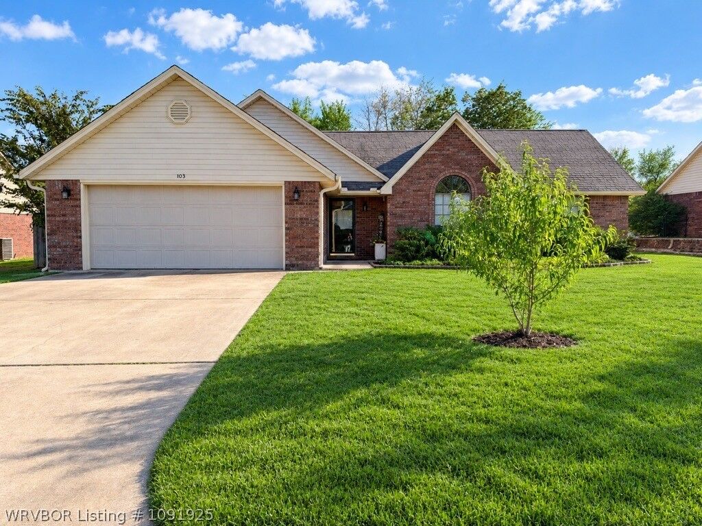 Property Photo:  103 W Dora Lane  OK 74953 