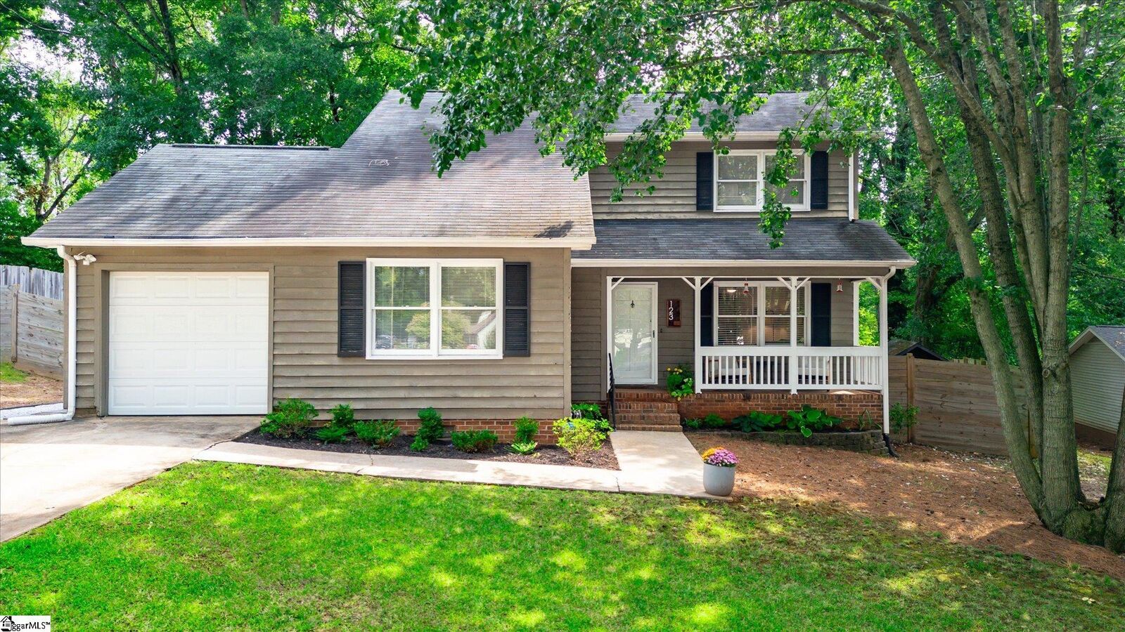 Property Photo: 123 Mountain Chase Drive SC 29687