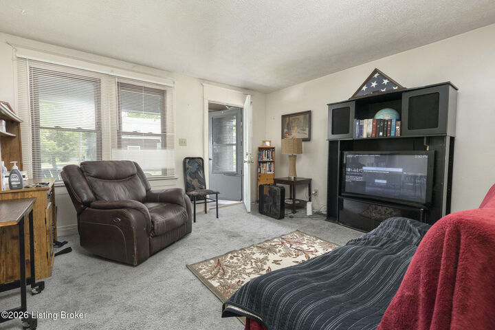 Property Photo: 603 Brookline Ave KY 40214