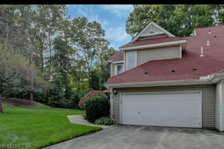 Property Photo:  39 Ridgeview Ter 39  NJ 07438 
