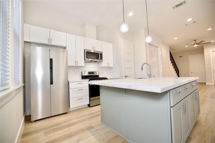 Property Photo:  4003 Yale St B  TX 77018 