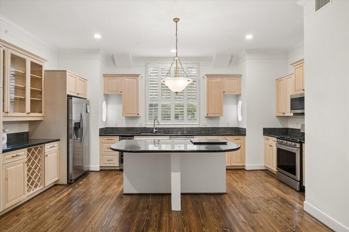 Property Photo:  112 Detering Street  TX 77007 