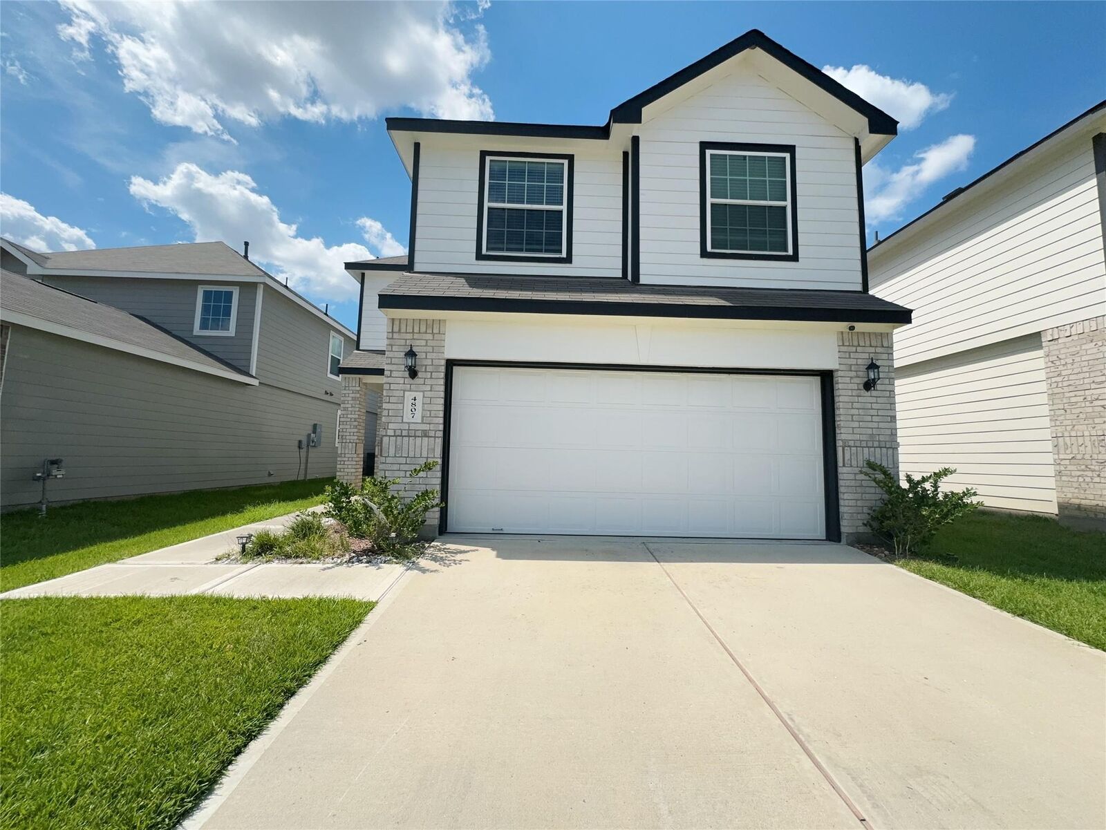Property Photo: 4807 Blue Jacaranda Way TX 77373