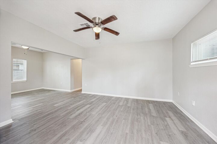 Property Photo: 710 E Magnolia Street TX 77515