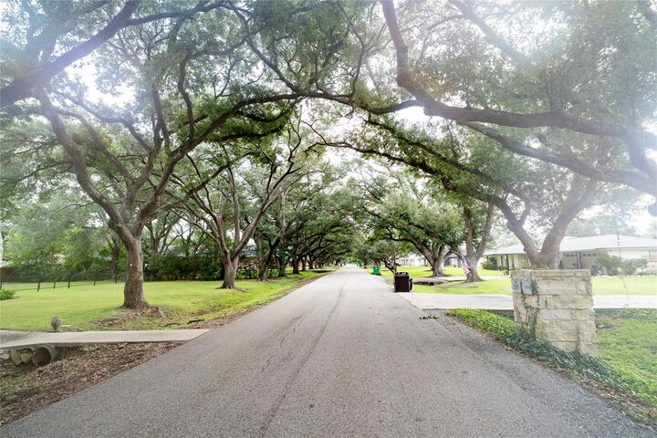 Property Photo: 205 W Bronco Bend TX 77515