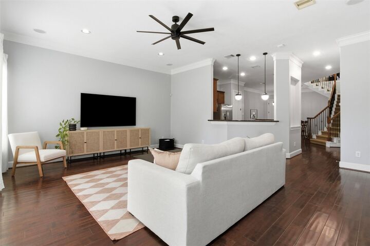 Property Photo:  5819 Petty Street C  TX 77007 