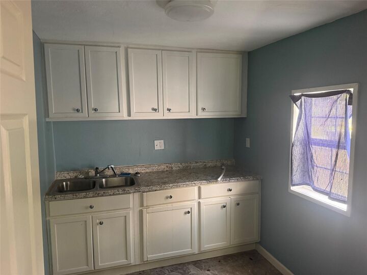 Property Photo:  1506 W Talmadge St Road  TX 77511 