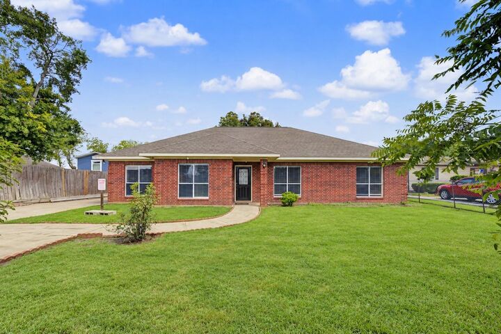 Property Photo:  1411 Guadalupe  TX 77477 