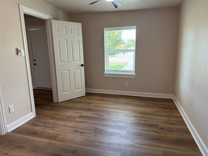 Property Photo:  619 Avenue B  TX 77568 