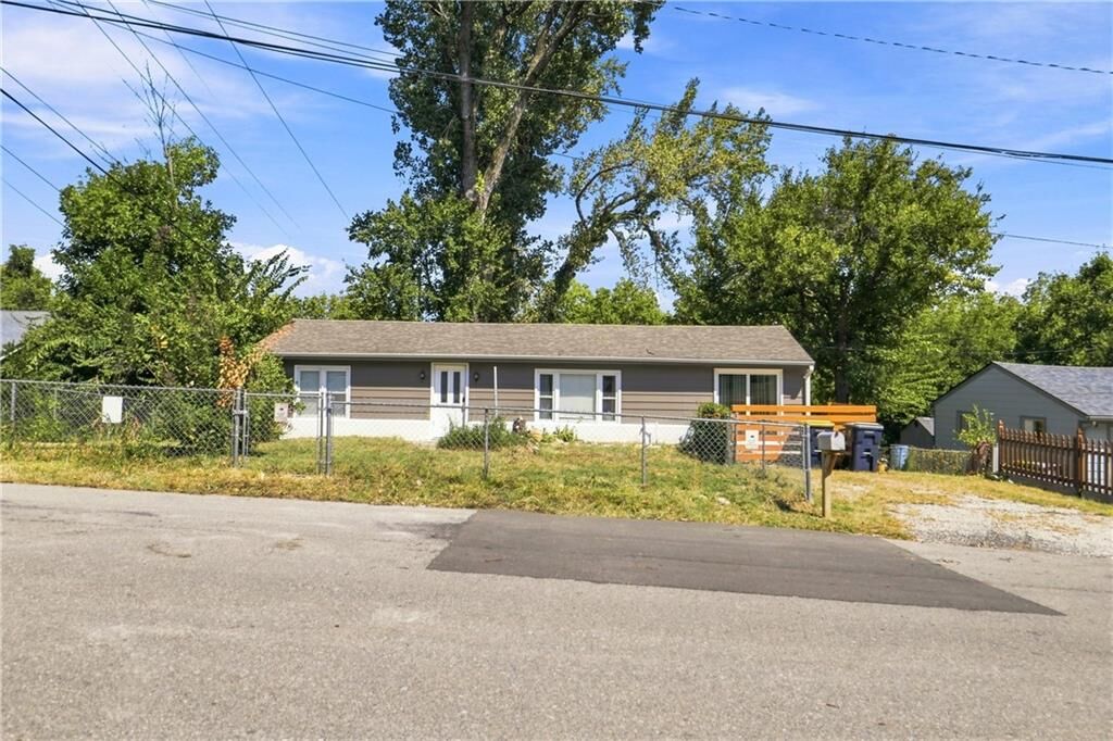 Property Photo:  8804 E 47th Street  MO 64129 