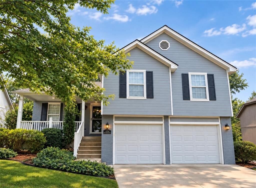 Property Photo: 1154 SW Santa Fe Drive MO 64081