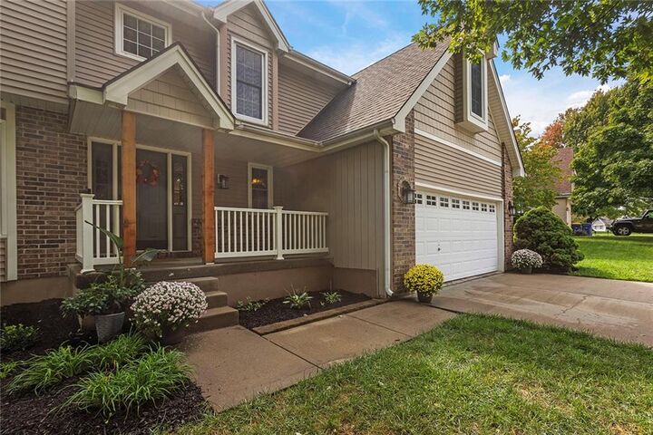 Property Photo:  1533 Canterbury Lane  MO 64068 