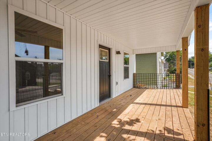 Property Photo: 1505 Beaumont Ave TN 37921