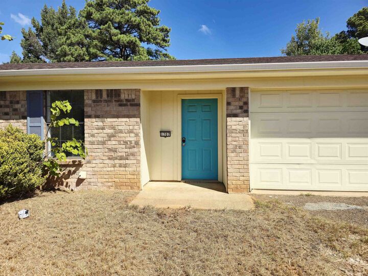 Property Photo:  1707 Preston Dr  TX 75604 