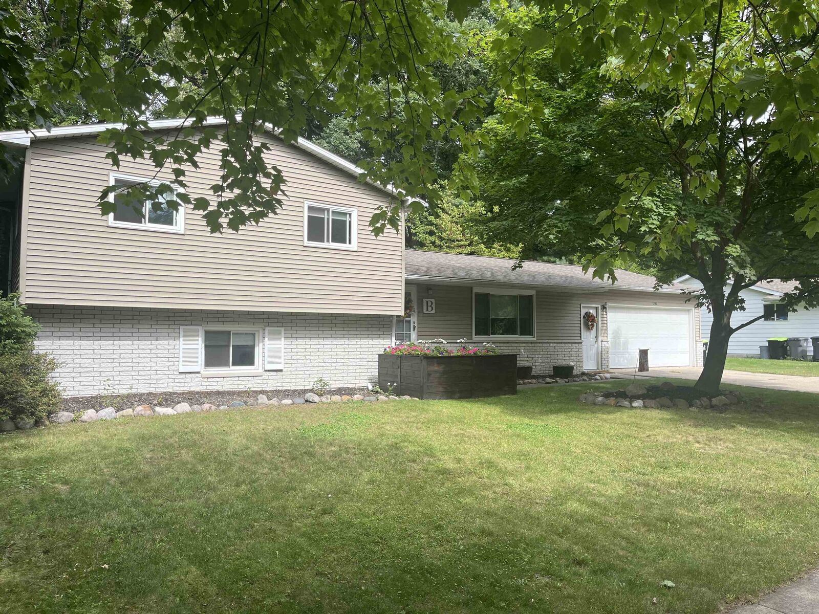 Property Photo:  1200 Sylvan Lane  MI 48640 