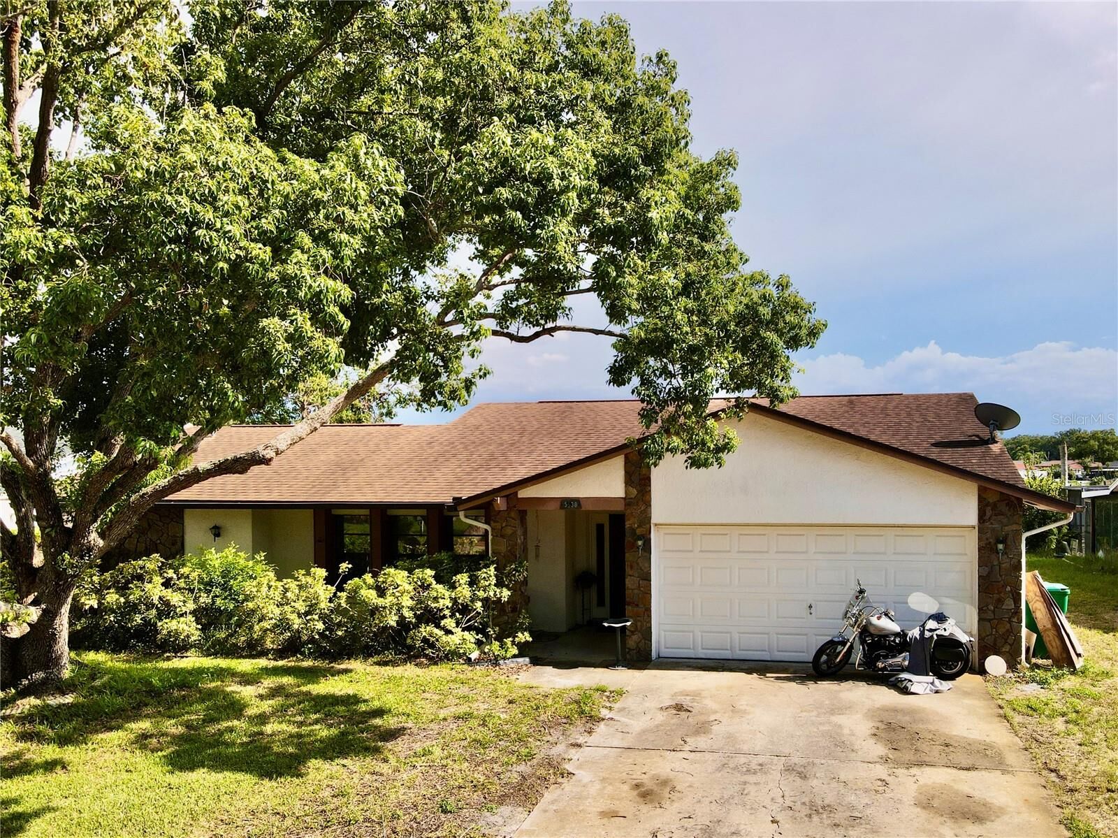 Property Photo:  5638 Ivy Lane  FL 34690 