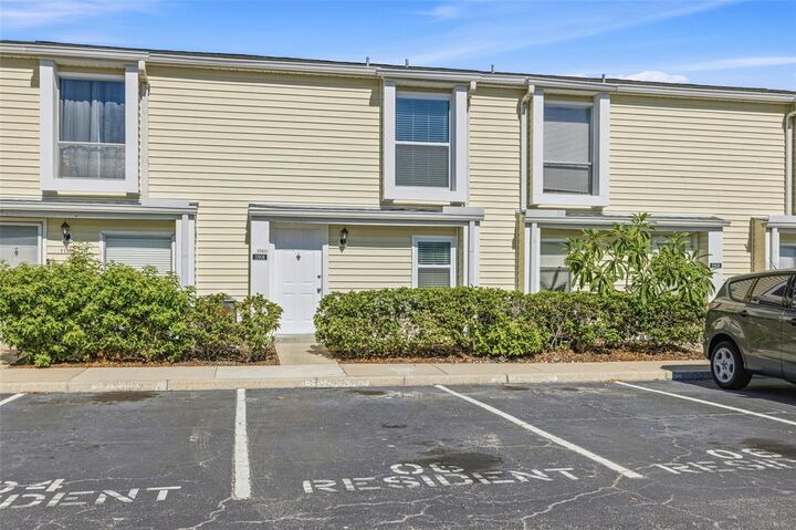 Property Photo:  11906 Cypress Hill Circle  FL 33626 