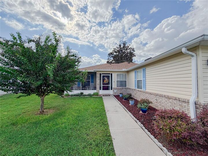 Property Photo:  437 SE Rosewood Circle  FL 32025 