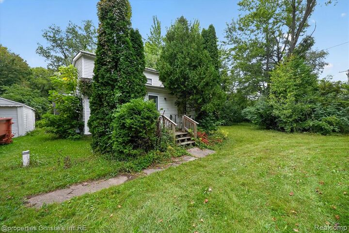 Property Photo:  8320 McKean Road  MI 48191 9705 