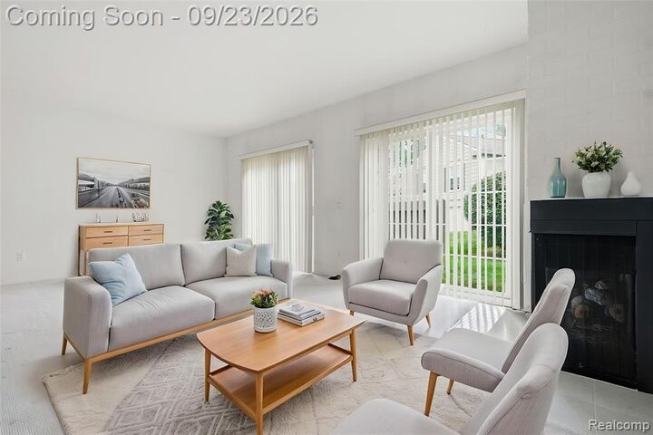 Property Photo:  1204 Kings Cove Drive  MI 48306 4219 