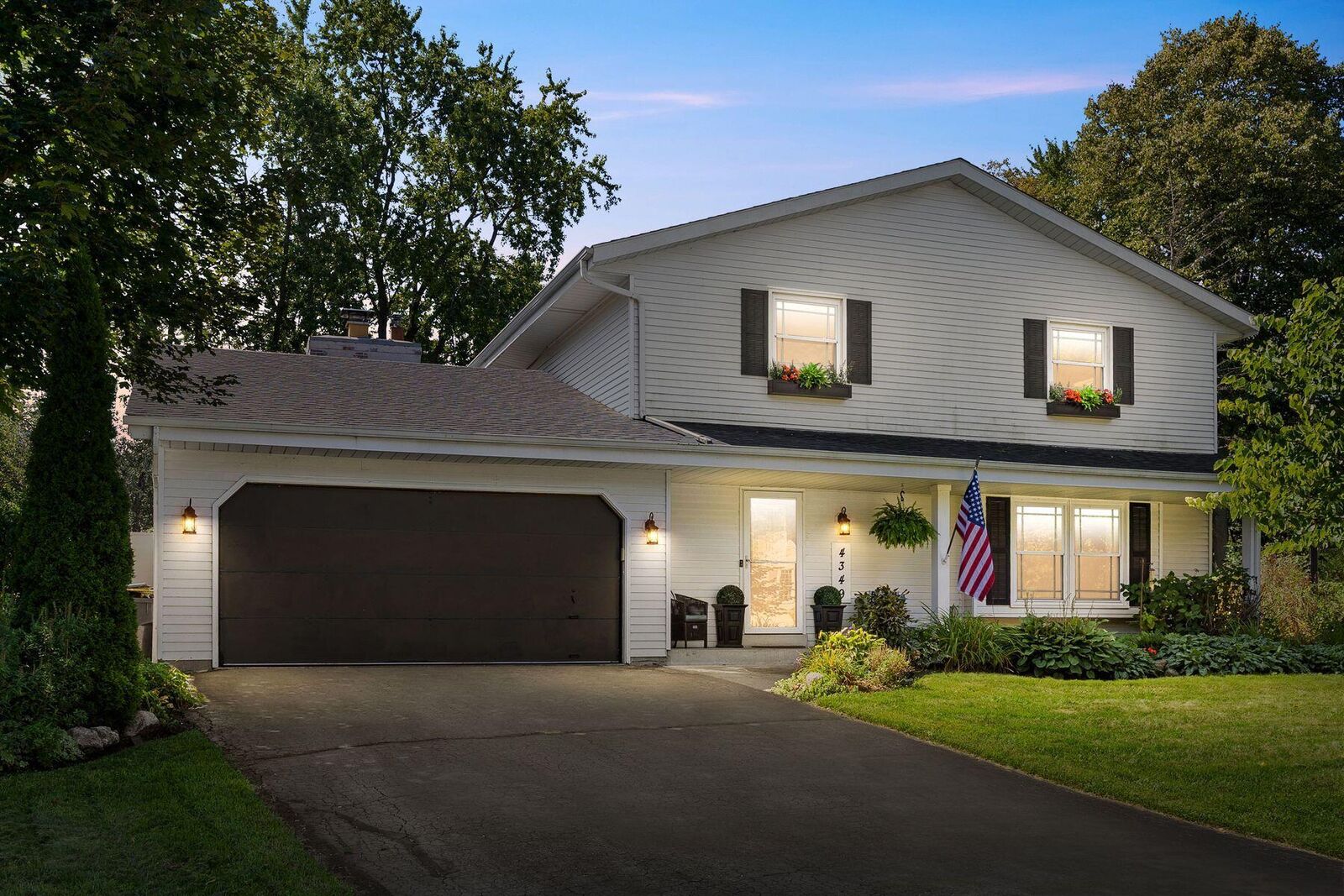 Property Photo: 4349 Woodbury Ln WI 53403