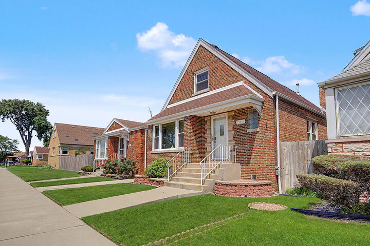 Property Photo: 11011 S Avenue L IL 60617