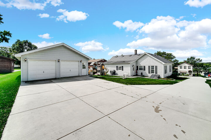 Property Photo: 624 S Hamilton Street IL 60441