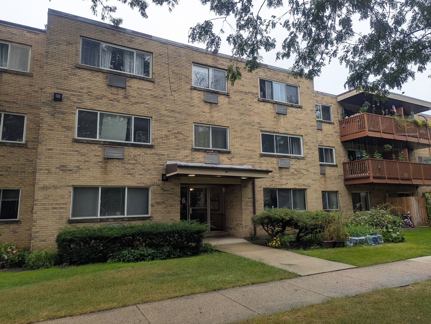 Property Photo: 736 W Dempster Street Ag7 IL 60056