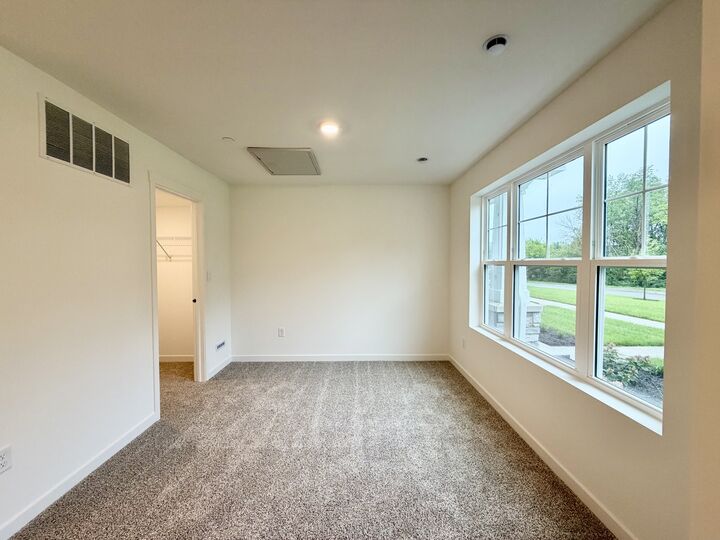 Property Photo: 513 Yosemite Way IL 60060