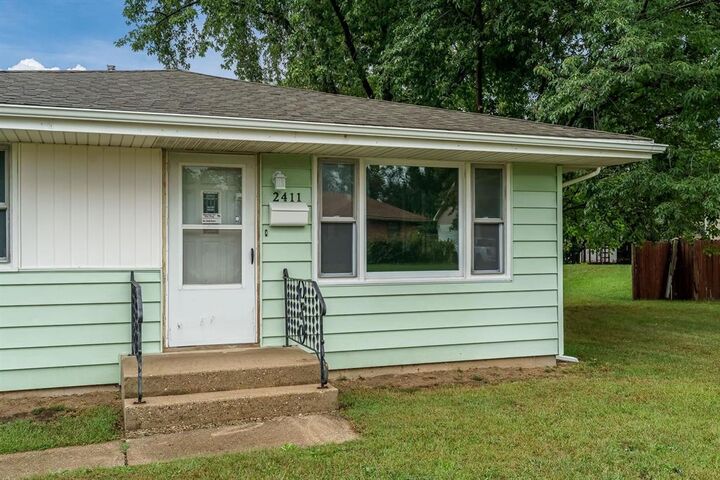 Property Photo: 2411 Barton Boulevard IL 61103