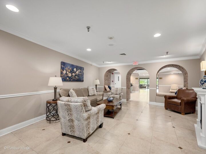 Property Photo: 701 Lake Hinsdale Drive 410 IL 60527