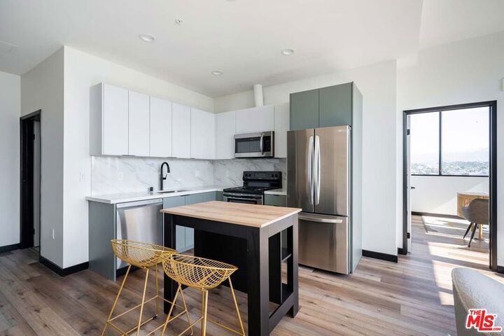 Property Photo:  2500 Wilshire Boulevard 622  CA 90057 