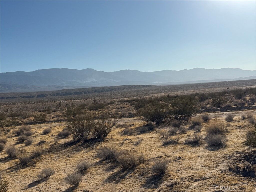 Property Photo:  7 H Road  CA 93256 