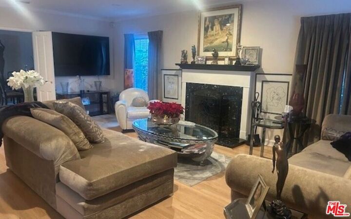 Property Photo:  1664 Benedict Canyon Drive  CA 90210 