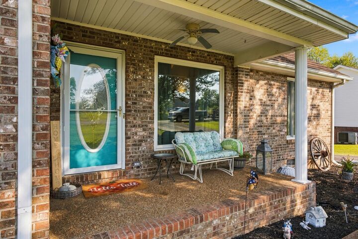 Property Photo:  148 April Cir  TN 37148 